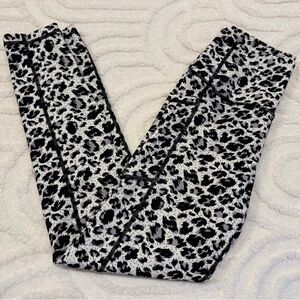 ZYIA Active Black and White Leopard Print Leggings, Size 4, EUC, Athletic Sporty